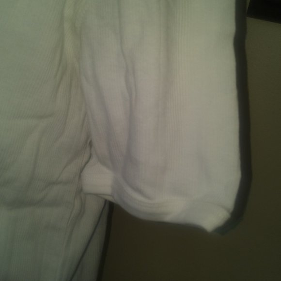 MENS     Levi's white tee - Picture 3 of 8